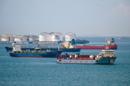 Mai multe petroliere rusesti si-au oprit sistemele de urmarire de cel putin 33 de ori, saptamana trecuta, pentru a evita sanctiunile internationale