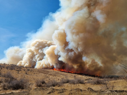 Incendiu de vegetatie in sectorul Botanica. Sapte echipe de pompieri si salvatori lupta cu flacarile ce s-au extins pe un camp din capitala - FOTO Incendiu de vegetatie in sectorul Botanica. Sapte echipe de pompieri si salvatori lupta cu flacarile ce s-au extins pe un camp din capitala - FOTO