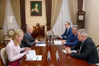 Ambasadorul Statelor Unite in Republica Moldova Kent D. Logsdon s-a intalnit cu Vadim Krasnoselski la Tiraspol Ambasadorul Statelor Unite in Republica Moldova Kent D. Logsdon s-a intalnit cu Vadim Krasnoselski la Tiraspol