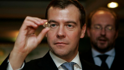 De ce nu opreste UE importul de diamante din Rusia. „Comertul cu diamante finanteaza, in mod indirect, razboiul din Ucraina” De ce nu opreste UE importul de diamante din Rusia. „Comertul cu diamante finanteaza, in mod indirect, razboiul din Ucraina”