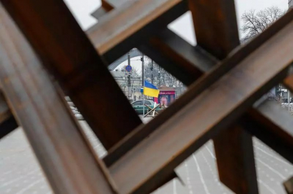 Ultima evaluare britanica a situatiei razboiului: Zilele urmatoare vor fi lupte grele in suburbiile Kievului. Ucrainenii inca detin centrul Mariupolului