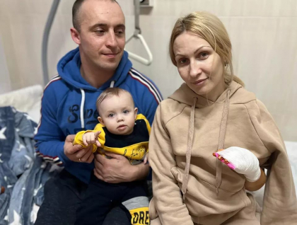 „Te iubesc! Suntem impuscati!” Ultimul mesaj trimis sotului de o tanara care fugea din Kiev impreuna cu fiica lor de 10 luni - FOTO
