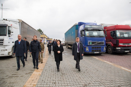 Guvernul Republicii Moldova a transmis Ucrainei un lot de ajutor umanitar - FOTO Guvernul Republicii Moldova a transmis Ucrainei un lot de ajutor umanitar - FOTO