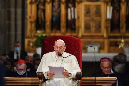 Papa Francisc il critica pentru prima oara pe Vladimir Putin. Suveranul pontif ia in calcul o vizita la Kiev
Papa Francisc il critica pentru prima oara pe Vladimir Putin. Suveranul pontif ia in calcul o vizita la Kiev