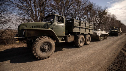 Rusii transporta masini de spalat si alte bunuri furate din Ucraina in camioane care merg spre Belarus - FOTO Rusii transporta masini de spalat si alte bunuri furate din Ucraina in camioane care merg spre Belarus - FOTO