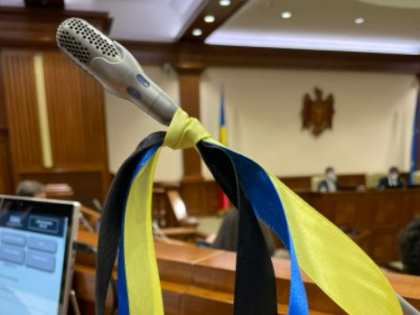 Minut de reculegere pentru vietile pierdute in Ucraina la sedinta Parlamentului Republicii Moldova