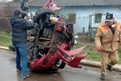 Un bot de fiare - asta a mai ramas dintr-un automobil in urma unui accident, la Tiraspol. Soferul a fugit de la locul faptei - FOTO