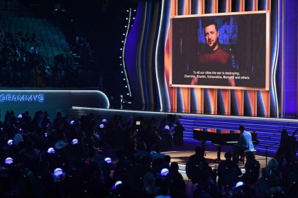 Zelenski a aparut intr-un videoclip inregistrat la premiile Grammy: "Spuneti adevarul despre razboi, la televizor" - VIDEO Zelenski a aparut intr-un videoclip inregistrat la premiile Grammy: "Spuneti adevarul despre razboi, la televizor" - VIDEO