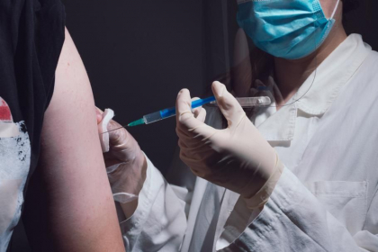 Un neamt in varsta de 60 de ani s-a vaccinat de 90 de ori. Medicii analizeaza acum efectele vaccinarii multiple