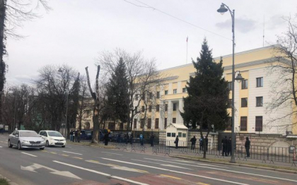 Romania expulzeaza 10 diplomati rusi: "Condamnam ferm crimele comise la Bucea si in alte localitati din Ucraina, pentru care raspunderea apartine Rusiei" Romania expulzeaza 10 diplomati rusi: "Condamnam ferm crimele comise la Bucea si in alte localitati din Ucraina, pentru care raspunderea apartine Rusiei"