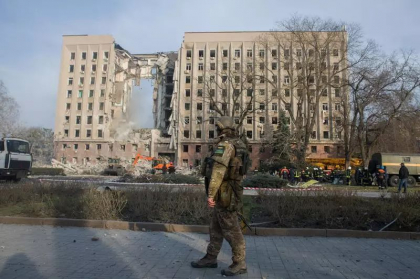 Primarul din Nikolaev: Trupele ruse folosesc bombe cu dispersie in zonele civile. Apel catre femei sa plece cu copiii din oras. Cum functioneaza munitia cu dispersie Primarul din Nikolaev: Trupele ruse folosesc bombe cu dispersie in zonele civile. Apel catre femei sa plece cu copiii din oras. Cum functioneaza munitia cu dispersie