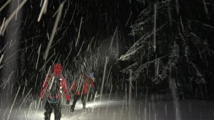 Mai multi refugiati ucraineni au incercat sa ajunga in Romania traversand muntii. Unul a murit, iar altul a fost gasit degerat Mai multi refugiati ucraineni au incercat sa ajunga in Romania traversand muntii. Unul a murit, iar altul a fost gasit degerat