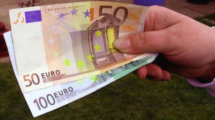 Doi inspectori de patrulare din capitala - trimisi in instanta de judecata, dupa ce ar fi cerut mita 400 de euro de la un sofer