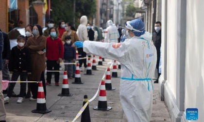 Covid-19: China trece pragul de 20.000 de cazuri pe zi