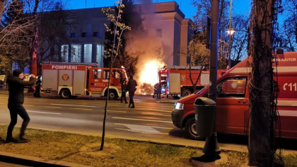 Masina in flacari la Ambasada Rusiei din Bucuresti. Soferul care a intrat in gardul ambasadei a murit. Cine este barbatul