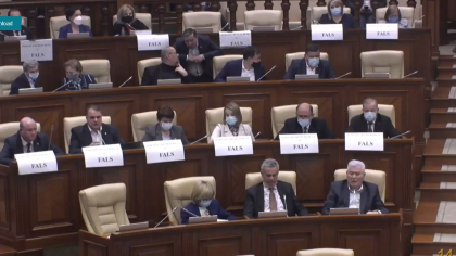 Socialistii - prezenti la sedinta Parlamentului cu lozinca: „Pornim vremuri bune = cu fals” - FOTO/VIDEO Socialistii - prezenti la sedinta Parlamentului cu lozinca: „Pornim vremuri bune = cu fals” - FOTO/VIDEO