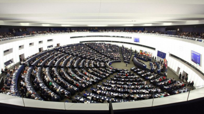 Parlamentul European cere „embargo total si imediat” asupra importurilor de petrol, carbune, combustibil nuclear si gaze din Rusia