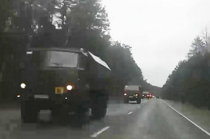 Un convoi militar rusesc filmat pe teritoriul Belarusului, in drum spre Cernihiv. Stoltenberg: „Razboiul poate dura luni, chiar ani” - FOTO/ VIDEO