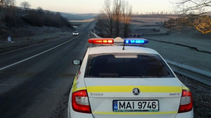 O fetita de 9 ani a fost lovita de o masina la Balti. Aceasta traversa strada neregulamentar O fetita de 9 ani a fost lovita de o masina la Balti. Aceasta traversa strada neregulamentar