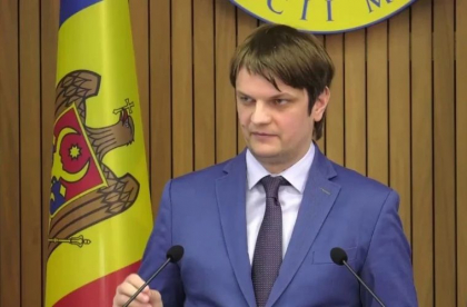 Andrei Spinu a publicat o conversatie cu Vladislav Kulminski, dupa ce acesta l-a comparat cu un sofer de taxi: „Vlad, ce s-a schimbat? Pe 2 noiembrie ai scris altceva” - FOTO