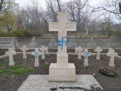 Cimitirul Eroilor Romani din Falesti - vandalizat. Au fost desenate literele „V” si „Z” - FOTO Cimitirul Eroilor Romani din Falesti - vandalizat. Au fost desenate literele „V” si „Z” - FOTO