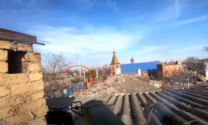 Cum arata un atac din perspectiva soldatului: Lanseaza o racheta de pe acoperisul unei case asupra unui blindat rusesc - VIDEO Cum arata un atac din perspectiva soldatului: Lanseaza o racheta de pe acoperisul unei case asupra unui blindat rusesc - VIDEO