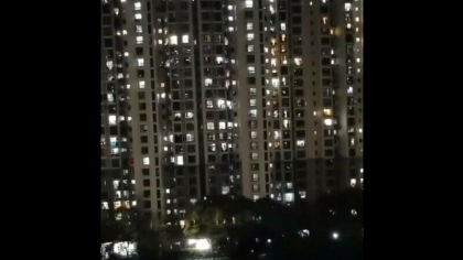 Scene infioratoare in Shanghai: oamenii urla noaptea de la geamuri, dupa o saptamana de carantina totala - VIDEO Scene infioratoare in Shanghai: oamenii urla noaptea de la geamuri, dupa o saptamana de carantina totala - VIDEO