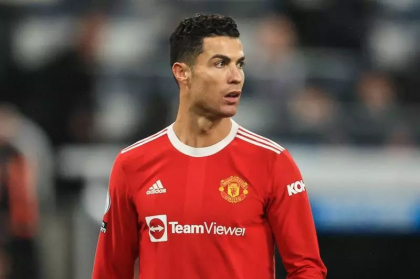 Cristiano Ronaldo, anchetat de politie dupa ce a spart telefonul unui copil autist care se afla la primul lui meci - FOTO/VIDEO Cristiano Ronaldo, anchetat de politie dupa ce a spart telefonul unui copil autist care se afla la primul lui meci - FOTO/VIDEO