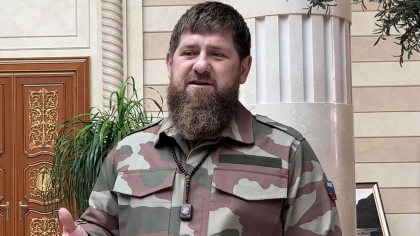 Ramzan Kadirov se plange ca nu mai poate deveni ninja si nici sa viziteze Londra, ca turist, dupa ce a fost sanctionat de Japonia si Marea Britanie