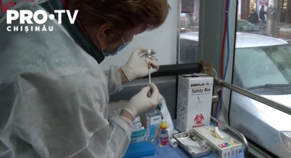Lucratorii medicali, care s-au infectat cu coronavirus la locul de munca, dar nu au doza booster de vaccinare, nu vor primi indemnizatia unica de 16 mii de lei Lucratorii medicali, care s-au infectat cu coronavirus la locul de munca, dar nu au doza booster de vaccinare, nu vor primi indemnizatia unica de 16 mii de lei
