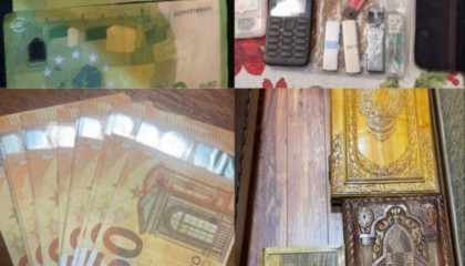 Trei barbati - cercetati penal, dupa ce au pus in circuit bancnote false de 50 si 100 de euro pe teritoriul tarii. Ce au au gasit oamenii legii la domiciliul acestora - VIDEO Trei barbati - cercetati penal, dupa ce au pus in circuit bancnote false de 50 si 100 de euro pe teritoriul tarii. Ce au au gasit oamenii legii la domiciliul acestora - VIDEO