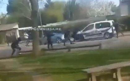 Franta: „Omoara-i! – Doi politisti, atacati violent de aproximativ treizeci de indivizi - VIDEO Franta: „Omoara-i! – Doi politisti, atacati violent de aproximativ treizeci de indivizi - VIDEO