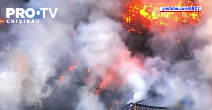 Un incendiu de proportii a cuprins un hipermarket dintr-un oras din California. Flacarile au fost atat de puternice, incat pompierilor le-au trebuit mai bine de sase ore pentru a le stinge 
