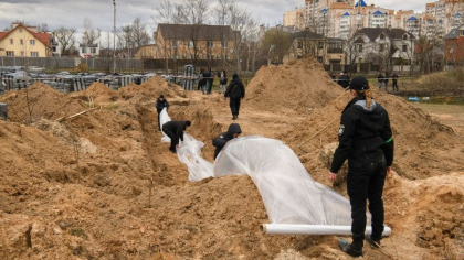 Procurorul Curtii Penale Internationale a mers la Bucha: „Ucraina este o scena a crimei”
Procurorul Curtii Penale Internationale a mers la Bucha: „Ucraina este o scena a crimei”
