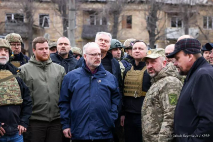 Presedintii Poloniei, Estoniei, Lituaniei si Letoniei, printre ruinele din Borodyanka - FOTO Presedintii Poloniei, Estoniei, Lituaniei si Letoniei, printre ruinele din Borodyanka - FOTO