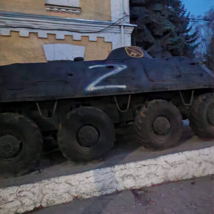 Simbolul invaziei rusesti in Ucraina, litera „Z” - desenata pe TAB-ul din fata Brigazii de Infanterie din Balti Simbolul invaziei rusesti in Ucraina, litera „Z” - desenata pe TAB-ul din fata Brigazii de Infanterie din Balti