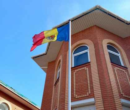 Ambasada Republicii Moldova in Ucraina si-a reluat activitatea la Kiev. Nicu Popescu: "Tricolorul nostru flutura din nou in capitala Ucrainei" - FOTO