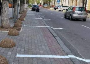 O parcare - mai putin obisnuita pe o strada din capitala. Victor Chironda: „Cum poti sa intinzi niste vopsea de pe carosabil pe trotuar... specialisti” - FOTO O parcare - mai putin obisnuita pe o strada din capitala. Victor Chironda: „Cum poti sa intinzi niste vopsea de pe carosabil pe trotuar... specialisti” - FOTO