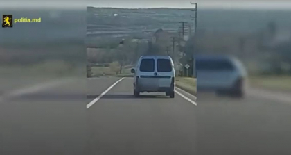 Un barbat - retinut de politisti, dupa ce a urcat baut la volan. Momentul in care acesta se deplasa haotic, la Soroca - FOTO/VIDEO
Un barbat - retinut de politisti, dupa ce a urcat baut la volan. Momentul in care acesta se deplasa haotic, la Soroca - FOTO/VIDEO