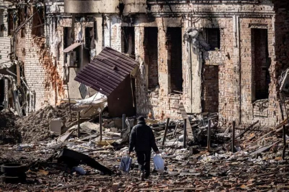 In Ucraina, iti trebuie curaj si pentru a-ti plange mortii: „Atentie, cimitir minat” - VIDEO In Ucraina, iti trebuie curaj si pentru a-ti plange mortii: „Atentie, cimitir minat” - VIDEO