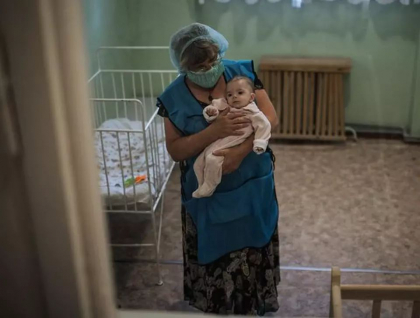 „Cautam femei care sa ne tina copiii in brate”. Apelul dintr-o gara din Ucraina care a salvat 75 de orfani - FOTO
„Cautam femei care sa ne tina copiii in brate”. Apelul dintr-o gara din Ucraina care a salvat 75 de orfani - FOTO