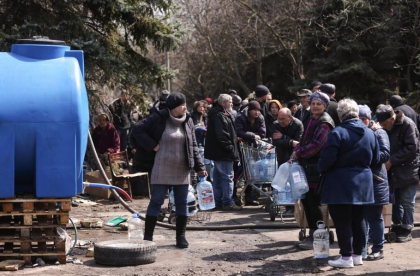 In Nikolaev nu mai exista strop de apa potabila, de 4 zile. Locuitorii folosesc apa din rauri si izvoare In Nikolaev nu mai exista strop de apa potabila, de 4 zile. Locuitorii folosesc apa din rauri si izvoare