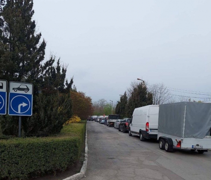Trafic intensiv la vama Sculeni. Flux majorat de calatori pe sensul de iesire din tara - FOTO