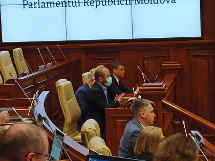 Ultima ora. Procurorul general interimar, Dumitru Robu, prezent la sedinta Parlamentului. „- De ce ati venit? - Urmeaza” - FOTO