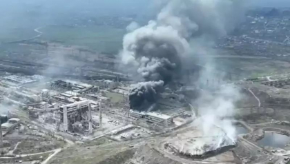 Rusii continua asediul asupra fabricii Azovstal de la Mariupol
Rusii continua asediul asupra fabricii Azovstal de la Mariupol