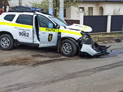 Accident grav la Comrat. O persoana a fost transportata la spital, dupa ce o masina de politie si un alt automobil s-au lovit puternic - FOTO/VIDEO Accident grav la Comrat. O persoana a fost transportata la spital, dupa ce o masina de politie si un alt automobil s-au lovit puternic - FOTO/VIDEO