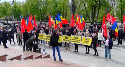 Protest in fata Presedintiei. Socialistii - nemultumiti de actiunile actualei guvernari: „Jos Maia Sandu” - VIDEO Protest in fata Presedintiei. Socialistii - nemultumiti de actiunile actualei guvernari: „Jos Maia Sandu” - VIDEO