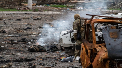 Rusii continua sa bombardeze combinatul Azovstal din Mariupol. Biserica Ortodoxa ucraineana vrea sa-i evacueze pe oameni Rusii continua sa bombardeze combinatul Azovstal din Mariupol. Biserica Ortodoxa ucraineana vrea sa-i evacueze pe oameni