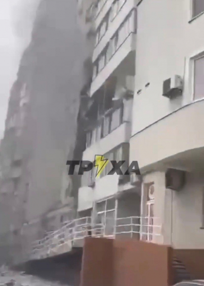 Momentul in care un bloc de locuit din Odesa a fost distrus de o racheta - VIDEO