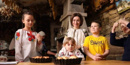 Mesajul presedintelui Republicii Moldova, Maia Sandu cu ocazia sarbatorilor pascale: "In acest an, Pastele este deosebit - ne rugam cu totii pentru pace" - VIDEO Mesajul presedintelui Republicii Moldova, Maia Sandu cu ocazia sarbatorilor pascale: "In acest an, Pastele este deosebit - ne rugam cu totii pentru pace" - VIDEO